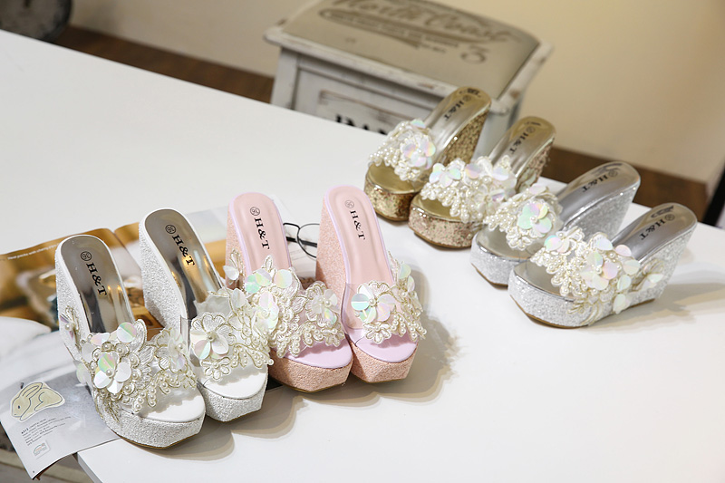 2025 New Fashion Flower Rhinestone Beaded Wedge Slippers for Women 34-42 - Image 2