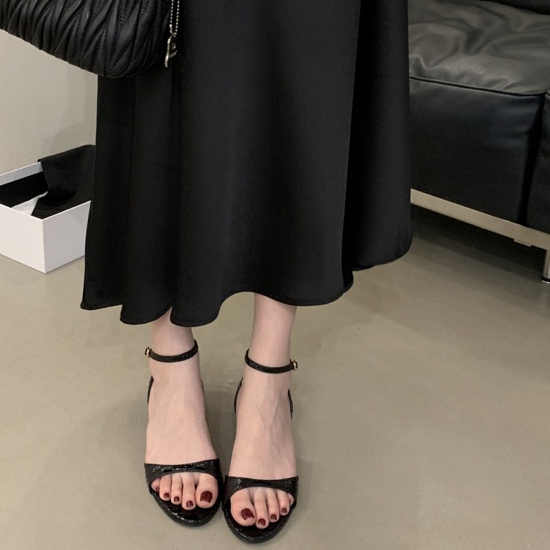 Niche One-Strap Kitten Heel Open Toe Sandals Women 2026 Summer New Style Simple Temperament Red High Heels - Image 3