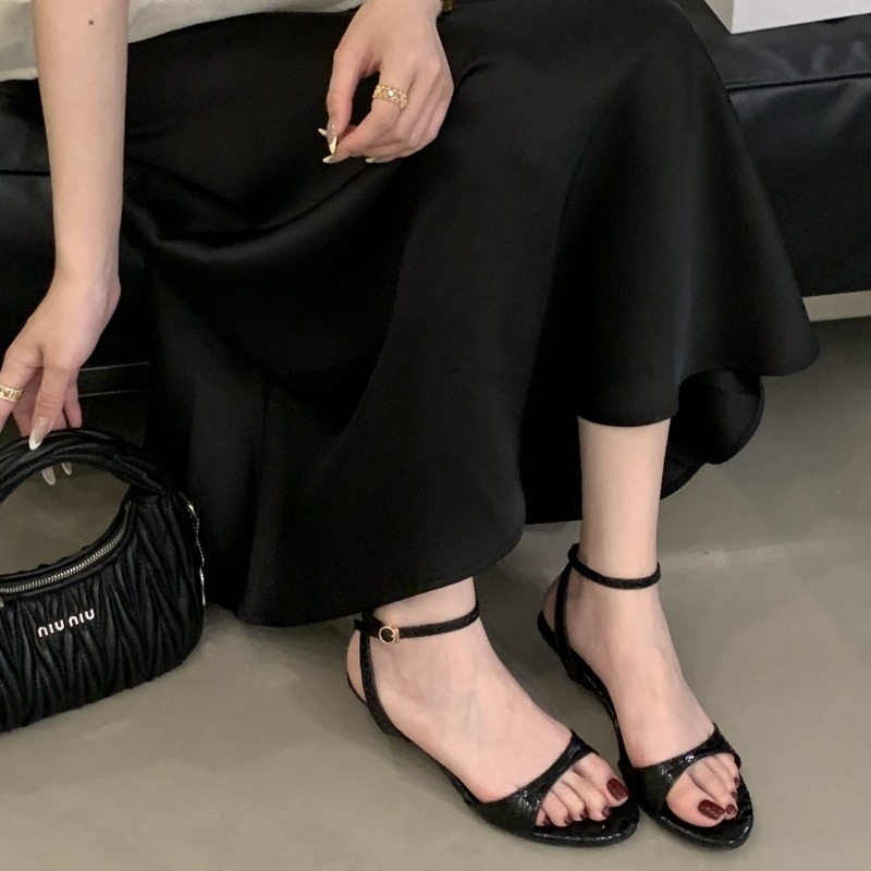Niche One-Strap Kitten Heel Open Toe Sandals Women 2026 Summer New Style Simple Temperament Red High Heels - Image 4